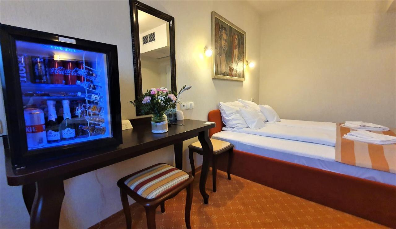 Hotel Dwór Maria Antonina Strzyżów Zewnętrze zdjęcie